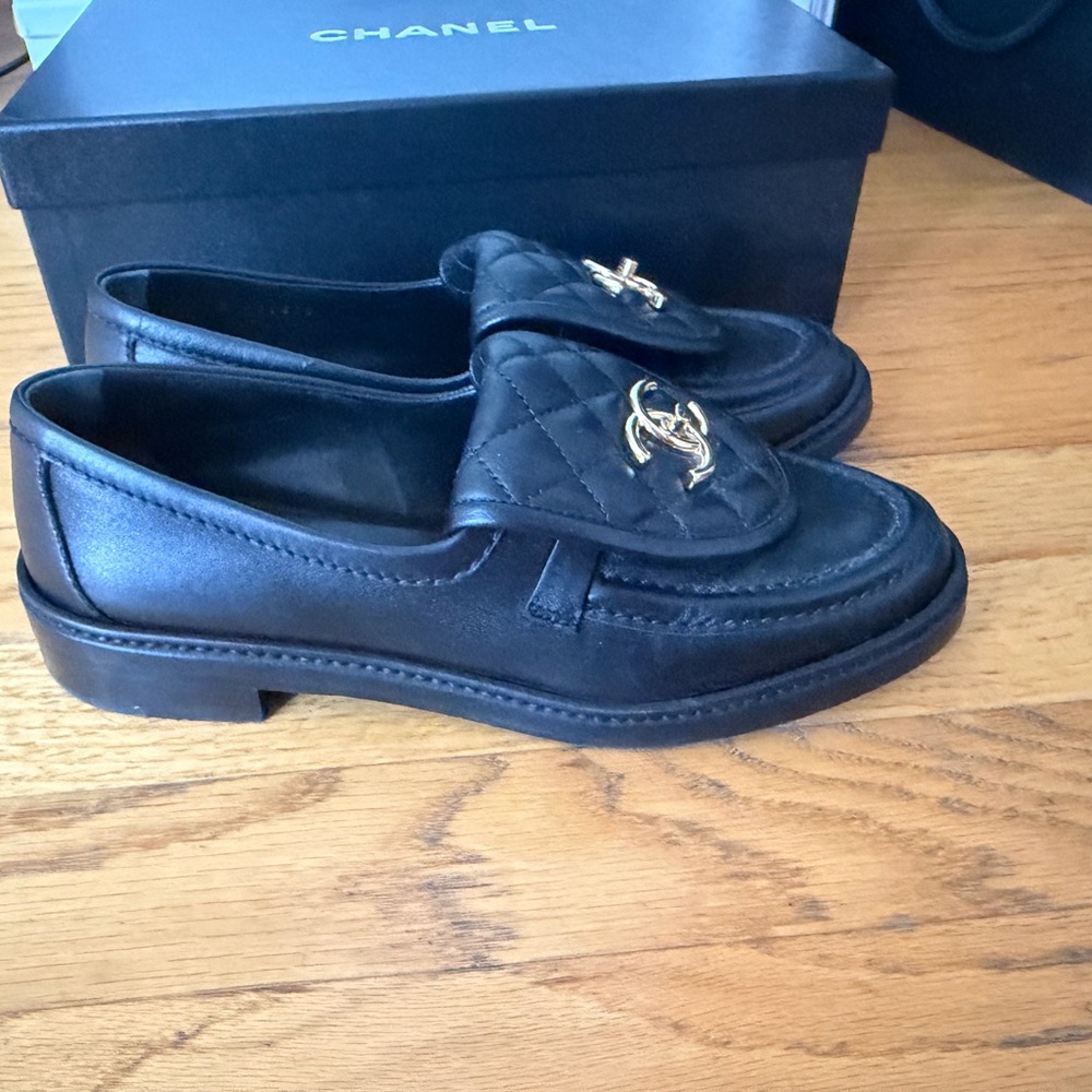 CHANEL Black Quilted turnlock Leather Loafers with Gold CC Hardware - Picture 10 of 10